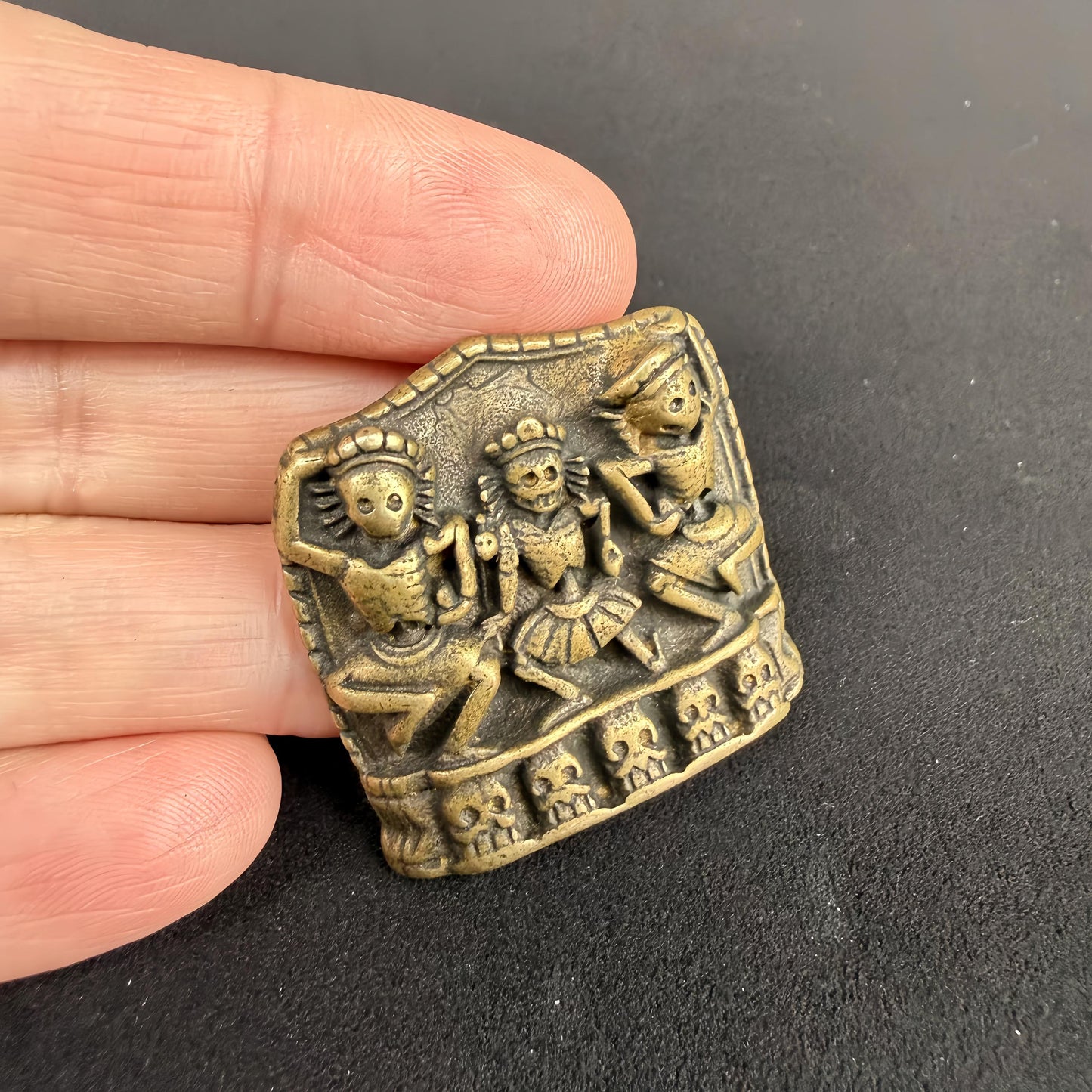 Amuleto de esqueleto tibetano, amuleto Citipati de latón macizo, colgante Memento Mori, arte budista