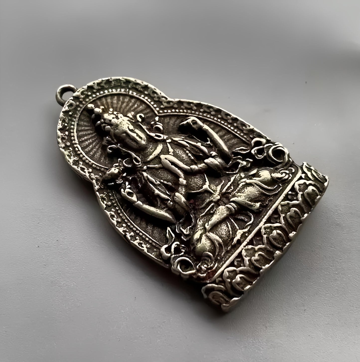 纯白铜观音菩萨吊坠 | 四臂观音项链 | 双面佛教慈悲护身符